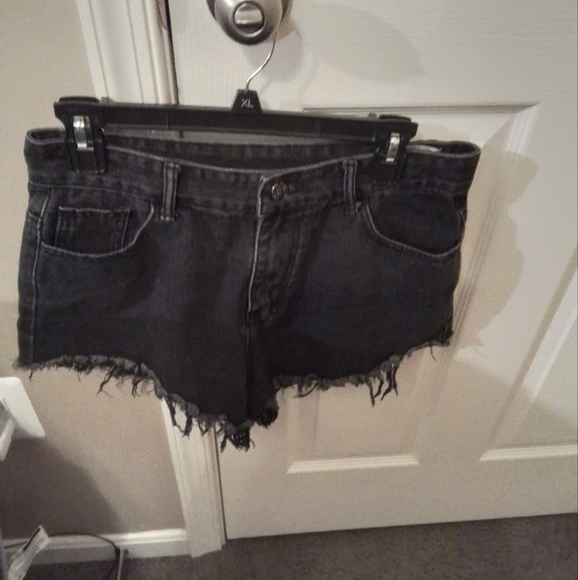 Women's Shein shorts. good preloved condition - Picture 3 of 3